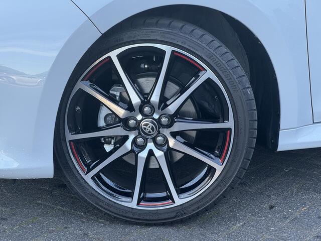 Toyota YARIS 1.5 Hybrid 130 GR Sport | Panorama-dak | JBL-audio | PDC Rondom | BSM | LED |