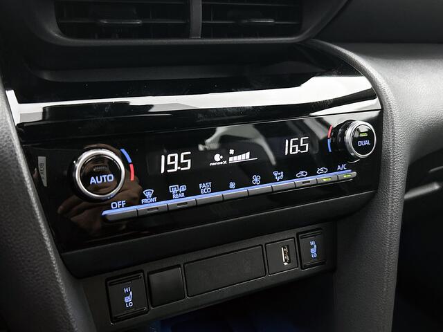 Toyota YARIS Cross 1.5 Hybrid Adventure | Stoelverwarming | Climate control | Adaptive cruise control |