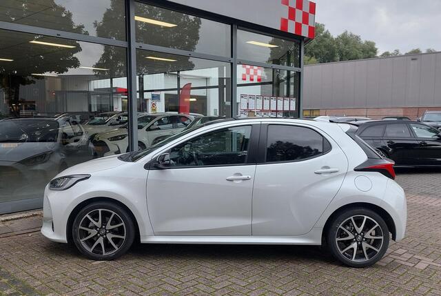 Toyota YARIS 1.5 Hybrid Executive Pano 17 inch