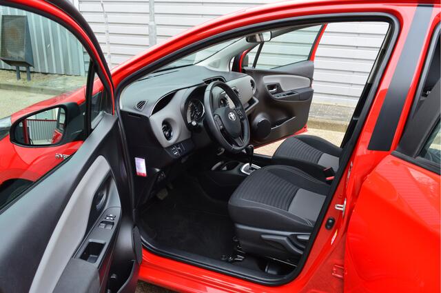 Toyota YARIS 1.5 Hybrid Energy O.a: Navi, Clima, Camera, Cruise, Multimedia, Etc.. Rijklaar! All-in prijs!