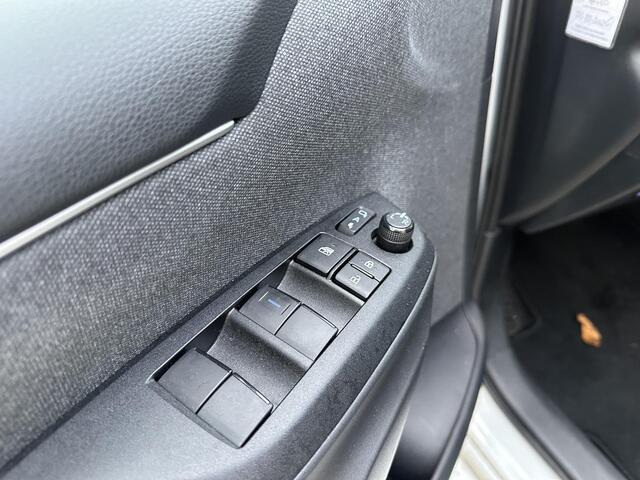 Toyota YARIS 1.5 Hybrid Launch Edition