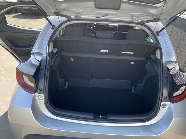 Toyota YARIS 1.5 Hybrid Business Plus Parkeersensoren voor + achter, Stoelverwarming, Apple carplay en/of Android auto navigatie, Adaptieve cruise control, Climate control, Achteruitrijcamera, BTW-auto