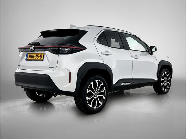 Toyota YARIS Cross 1.5 Hybrid Dynamic Limited | Navigatie | Stuur- en Stoelverwarming |