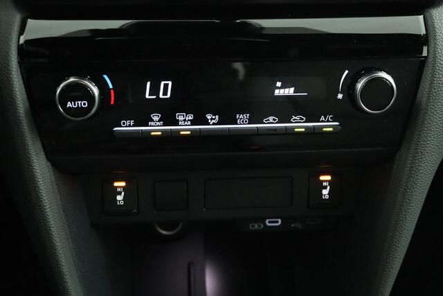 Toyota YARIS Cross 1.5 Hybrid 115 Dynamic | Comfort Pack | Stoel- en Stuurverwarming | Parkeersensoren | Adaptieve Cruise Control | Privacy Glass | 10 Jaar Garantie! |