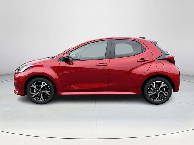Toyota YARIS 1.5 Hybrid 115 Dynamic | Emotional Red | Comfort Pack | Nieuw uit voorraad leverbaar |