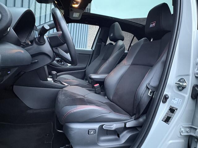 Toyota YARIS Cross 1.5 Hybrid GR Sport | Panodak | Elk. A-klep | JBL | Blind Spot | Head Up | Prijs Rijklaar!!