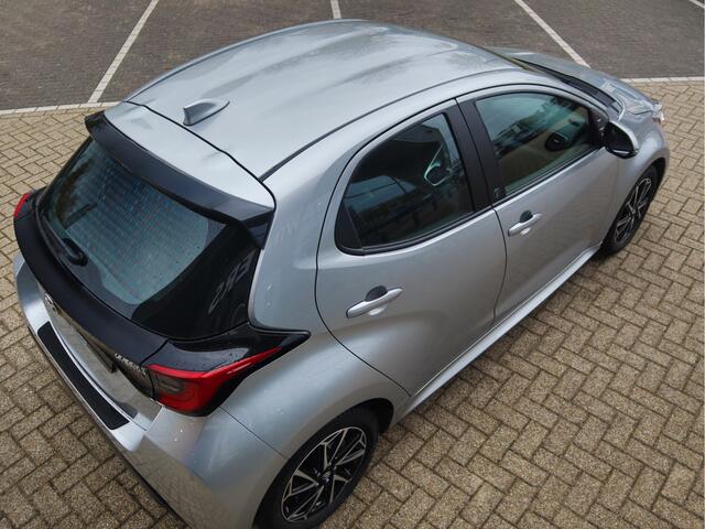 Toyota YARIS 1.5 Hybrid Dynamic | Navigatie | Camera | Stoelverwarming | Carplay | All-Seasons | Tot 10jr. garantie |