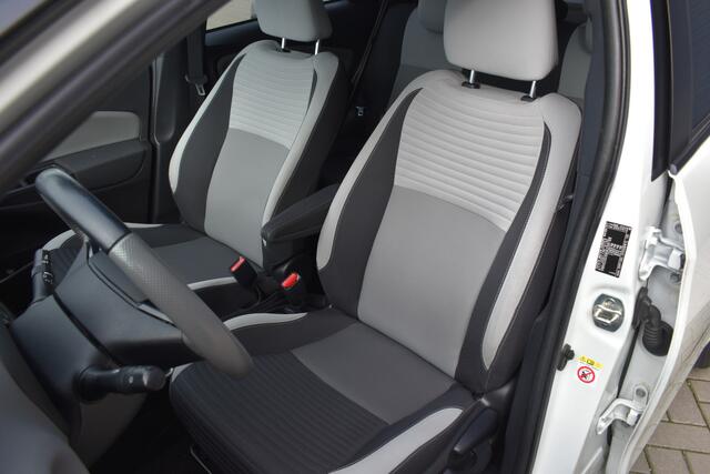 Toyota YARIS HYBRID BI-TONE Plus