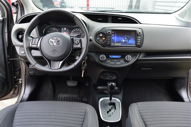 Toyota YARIS 1.5 Hybrid Active O.a: Trekhaak, Camera, Clima, Audio, Cruise, Rijklaar, Etc. All-in prijs!
