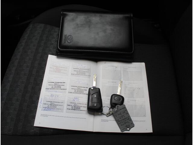 Toyota YARIS 1.3 VVT-i Aspiration AIRCO | CAMERA | CRUISE | ROLSTOELLIFT | CV | ELRM | STB | BLUETOOTH