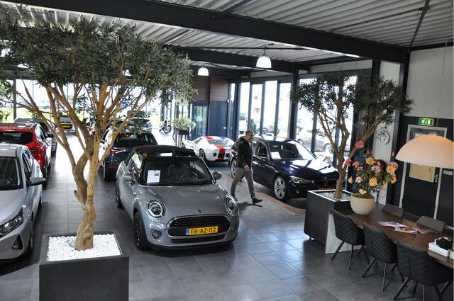 Toyota YARIS 1.5 VVT-i DYNAMIC / LED / CRUISE / CARPLAY / RIJKLAAR