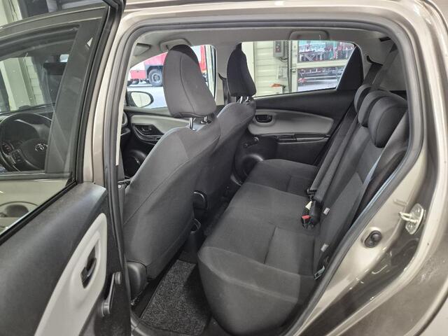 Toyota YARIS 1.3 VVT-i Trend Bi-Tone, Apk 6-2026! VERWACHT!!