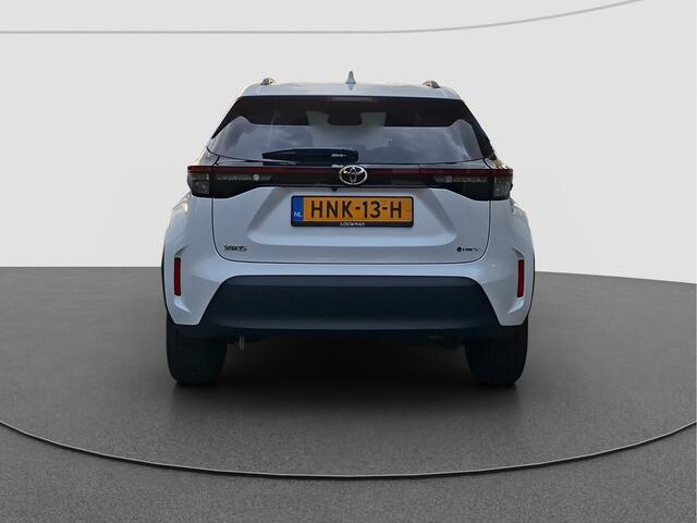 Toyota YARIS Cross 1.5 Hybrid 115 First Edition | Apple Carplay/Android Auto | Voorstoelen Verwarmd | Stuurwiel Verwarming | Parkeercamera Achter | Parkeer Sensoren Voor en Achter |