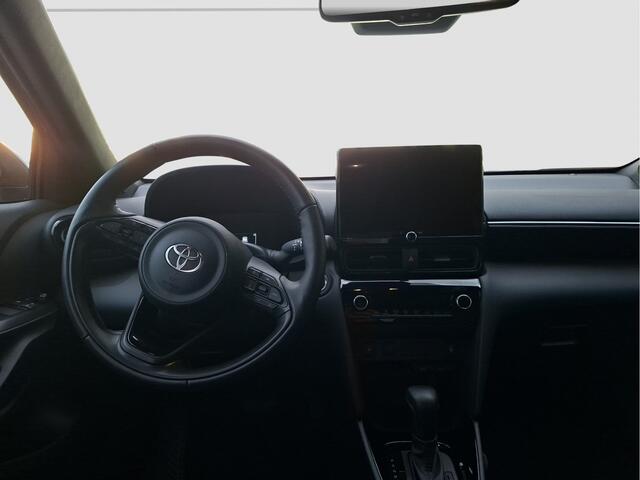 Toyota YARIS Cross 1.5 Hybrid 115 First Edition | Apple Carplay/Android Auto | Voorstoelen Verwarmd | Stuurwiel Verwarming | Parkeercamera Achter | Parkeer Sensoren Voor en Achter |