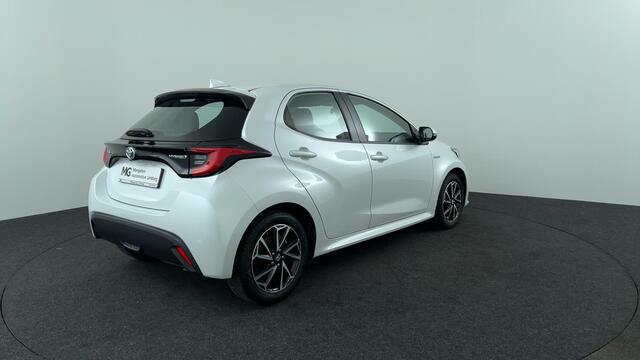 Toyota YARIS 1.5 Hybrid Dynamic | P.cam | LED | Navi
