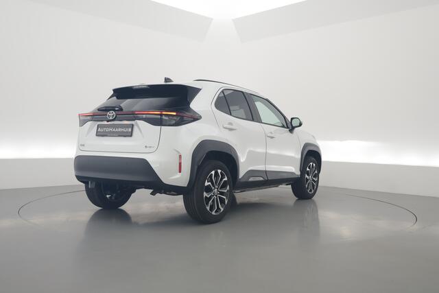 Toyota YARIS Cross 1.5 Hybrid 130 Teamplayer | Pearl White parelmoer | Winter pack | Safety Pack | Adapt. Cruise | Camera