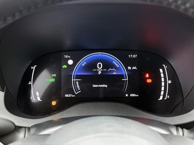 Toyota YARIS 1.5 Hybrid Dynamic + Comfort Pack | Stoel en Stuur verwarming | Blindspot | QR Lader | Apple Carplay / Android Auto |