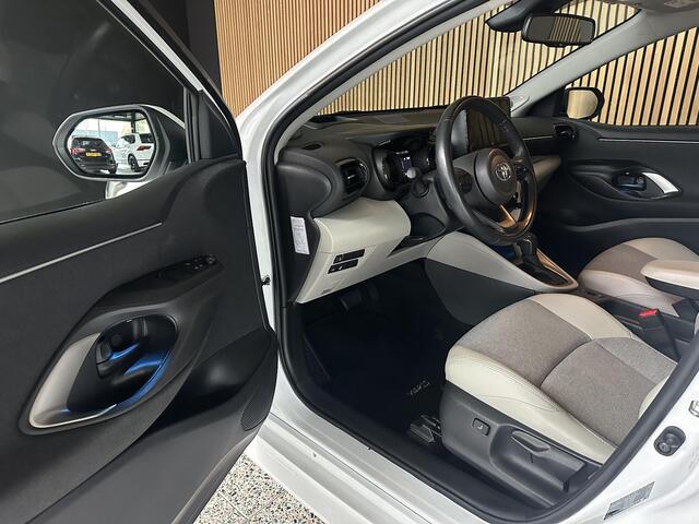 Toyota YARIS 1.5 Hybrid Executive Panodak | JBL | Head-Up display