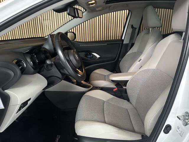 Toyota YARIS 1.5 Hybrid Executive Panodak | JBL | Head-Up display