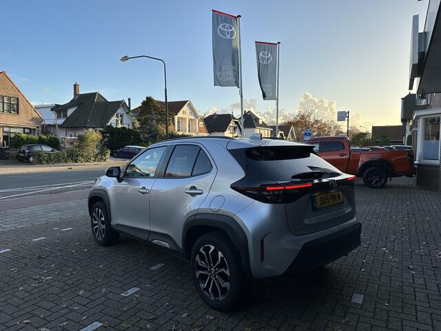 Toyota YARIS Cross 1.5 Hybrid 130pk Dynamic Comfort dodehoekdetectie / stoelverwarming / stuurwielverwarming / parkeersensoren voor + achter / Navigatie / Apple Carplay / Android Auto / parkeercamera / 10 jaar garantie / rijklaarprijs