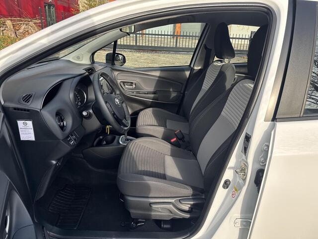 Toyota YARIS 1.5 Hybrid Design | 06-10141018 Voor meer informatie