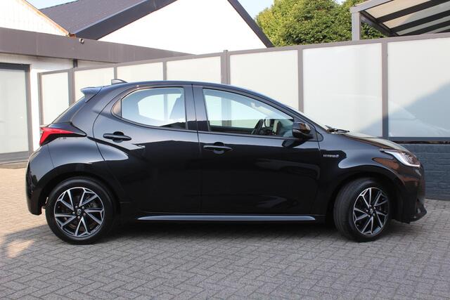 Toyota YARIS 1.5 Hybrid Dynamic Camera, Carplay, Privacy Glass, Stoel/Stuurverwarming