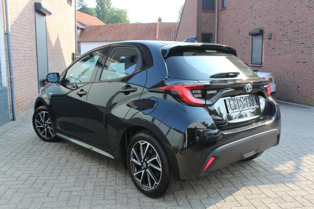 Toyota YARIS 1.5 Hybrid Dynamic Camera, Carplay, Privacy Glass, Stoel/Stuurverwarming
