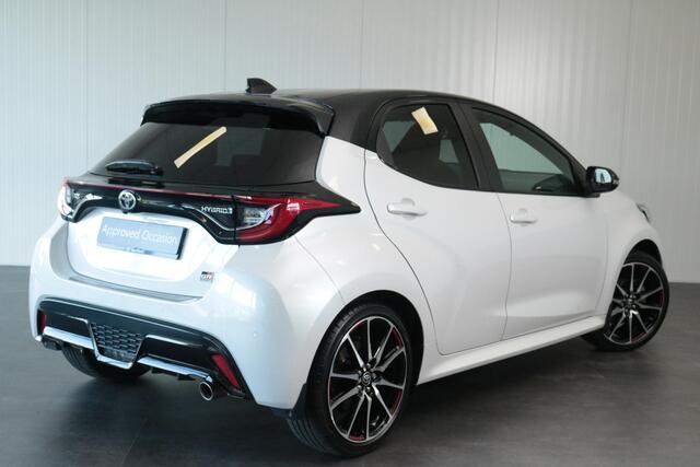 Toyota YARIS 1.5 Hybrid GR Sport, Parkeersensoren, Stuur & Stoelverwarming!