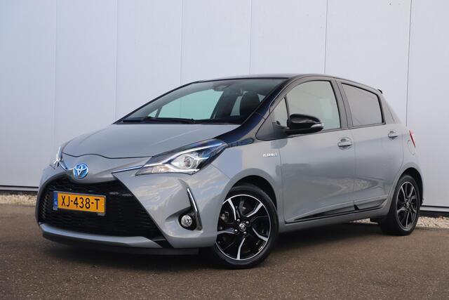 Toyota YARIS 1.5 Hybrid Bi-Tone Plus 101PK Automaat Panoramadak Navigatie Camera Clima Cruise Keyless Entry 16 inch LMV