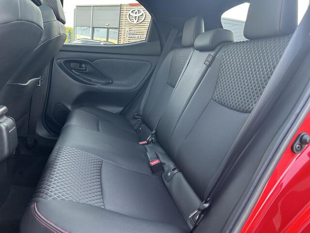 Toyota YARIS 1.5 Hybrid Launch Edition **HEAD UP DISPLAY/ STOELVERWARMING/ JBL AUDIO/ PANORAMA DAK/ 36 MAANDEN GARANTIE**