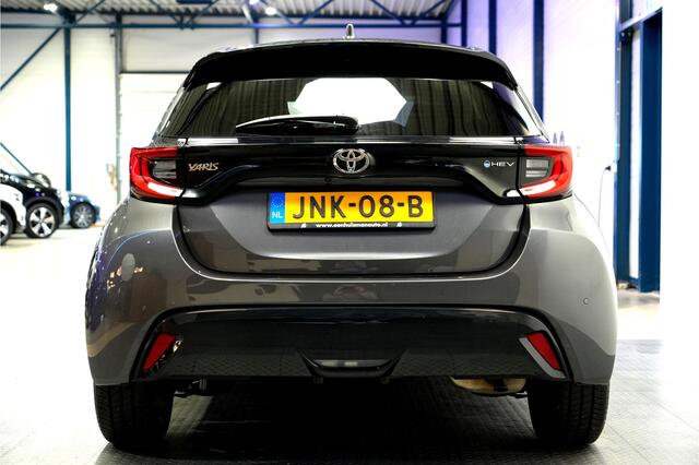 Toyota YARIS 1.5 Hybrid 130 Executive Aut. PANORAMADAK + JBL AUDIO + NAVIGATIE GROOT SCHERM + HEAD-UP + ADAPT.CRUISE + LED-KOPLAMPEN + CAMERA + DODEHOEK MELDING + LANE ASSIST + STOEL-&STUURVERWARMING + PARKSENSOREN V&A + 17" LM-VELGEN!!