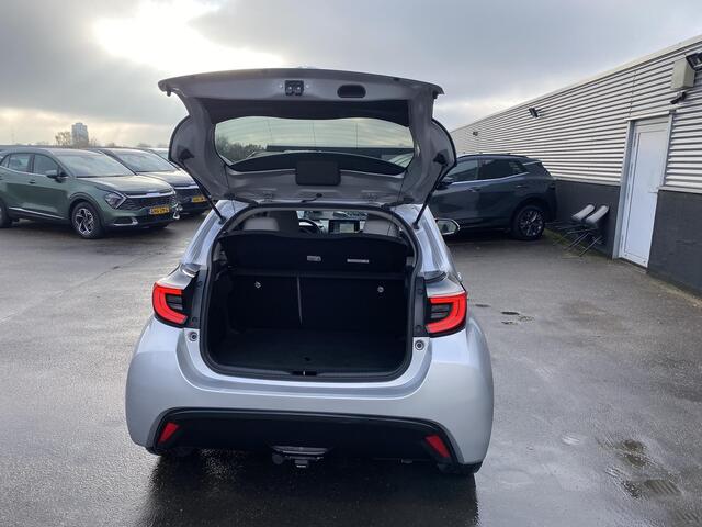 Toyota YARIS 1.5 Hybrid Launch Edition Navigatie APple CarPlay/Android Auto, achteruitrij camera, dodehoek detectie, HUD, keyless, parkeersensoren