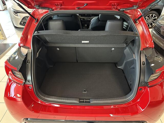 Toyota YARIS 1.5 Hybrid 130 Executive NIEUW! Direct leverbaar! ¤ 1000,- inruilpremie! Parkeersensoren voor+achter | Half lederen bekleding