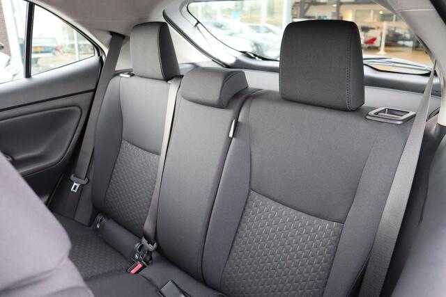 Toyota YARIS Cross 1.5 Hybrid 115 Dynamic, Comfortpack, BSM, Stoel en Stuurverwarming, Parkeersensoren.