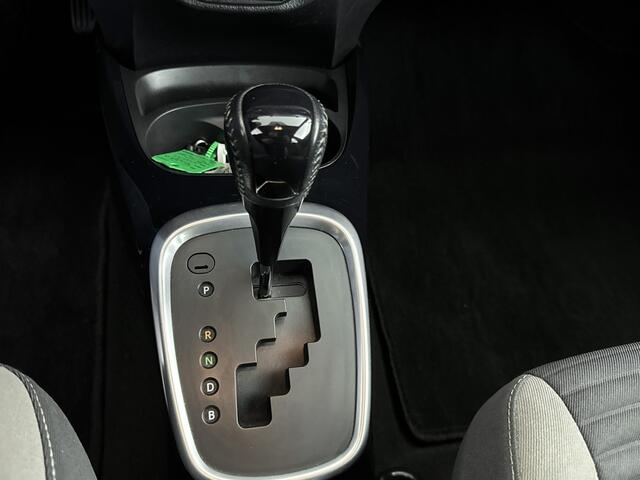 Toyota YARIS 1.5 Hybrid Dynamic Bi-Tone | Climate control | Lichtmetalen velgen |