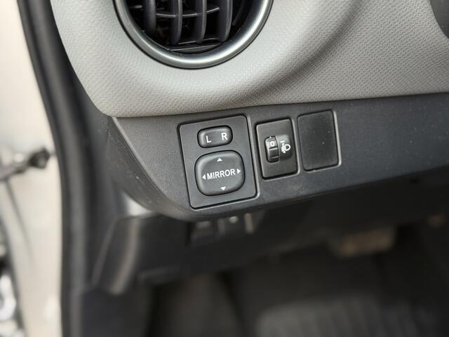 Toyota YARIS 1.5 Hybrid Aspiration | Clima | Cruise control | Achteruitrijcamera | LM Velgen | Stoelverwarming | RIJKLAARPRIJS INCL 12 MAANDEN GARANTIE EN BEURT