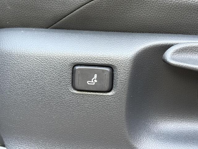 Toyota YARIS Cross 1.5 Hybrid Executive 4WD **PANO/ HEAD UP DISPLAY/ LEDER / JBL AUDIO/ NAVIGATIE / PARKEERSENSOREN/ 36 MAANDEN GARANTIE**