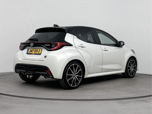 Toyota YARIS 1.5 Hybrid GR Sport | Draadloze Telefoonlader | Stoelverwarming | HUD | Parkeersensoren |