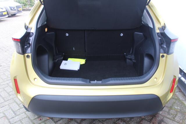 Toyota YARIS Cross 1.5 Hybrid Automaat All season banden l Adaptief cruise control l Navi l Apple/Android carplay l Armsteun l Elektrisch inklapbare buitenspiegels l Climate control l Achteruitrijcamera l VDL auto