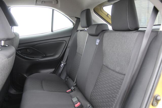 Toyota YARIS Cross 1.5 Hybrid Automaat All season banden l Adaptief cruise control l Navi l Apple/Android carplay l Armsteun l Elektrisch inklapbare buitenspiegels l Climate control l Achteruitrijcamera l VDL auto