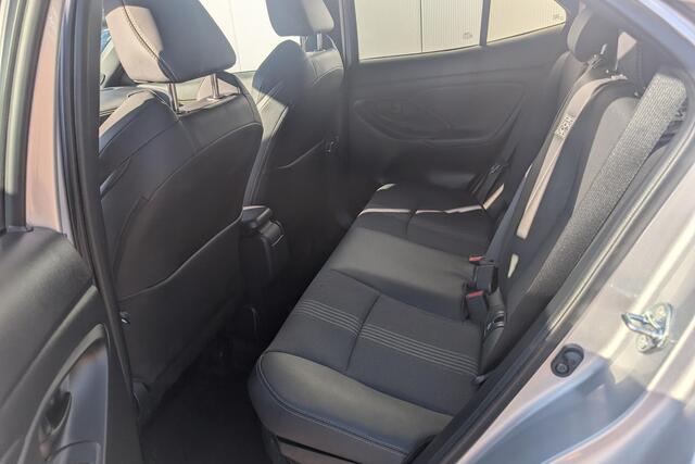 Toyota YARIS Cross 1.5 Hybrid Adventure Trekhaak-Treeplanken