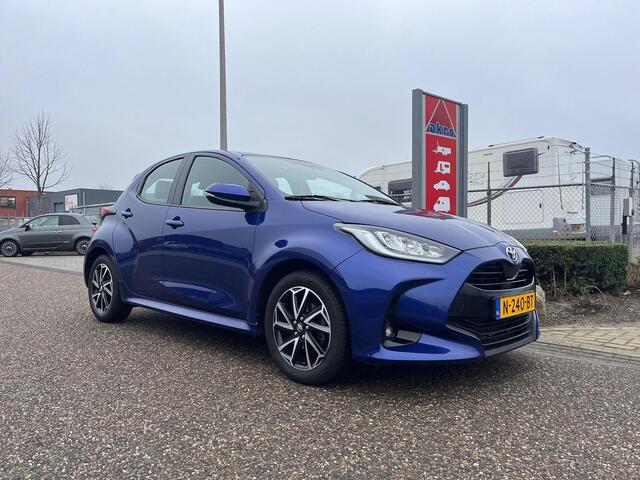 Toyota YARIS 1.5 VVT-i Business Plus | Adap. Cruise Control | 125PK | NAVI | Carplay | Achteruitrijcamera | Digitaal Display | All-seasonbanden