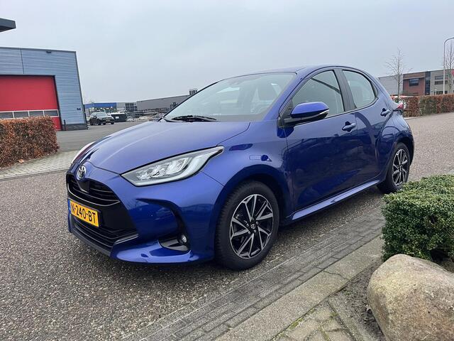 Toyota YARIS 1.5 VVT-i Business Plus | Adap. Cruise Control | 125PK | NAVI | Carplay | Achteruitrijcamera | Digitaal Display | All-seasonbanden