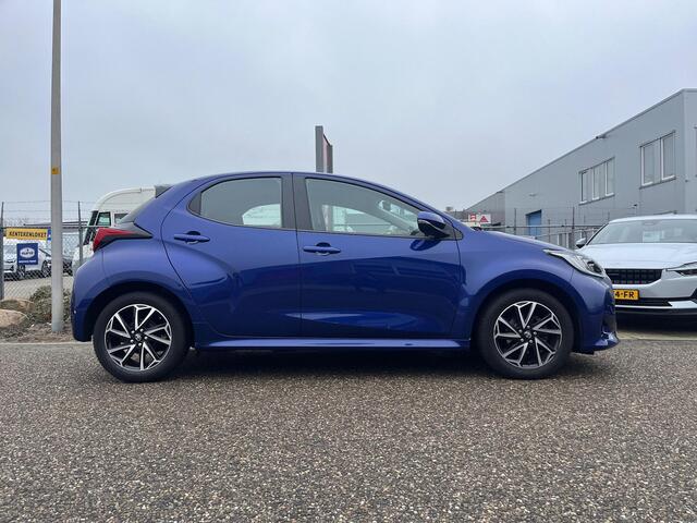 Toyota YARIS 1.5 VVT-i Business Plus | Adap. Cruise Control | 125PK | NAVI | Carplay | Achteruitrijcamera | Digitaal Display | All-seasonbanden