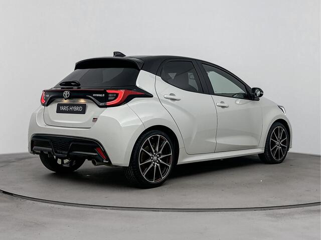 Toyota YARIS 1.5 Hybrid GR Sport Limited | HUD | Dodehoekdetectie | 18'' Lichtmetalen Velgen | Panoramadak |