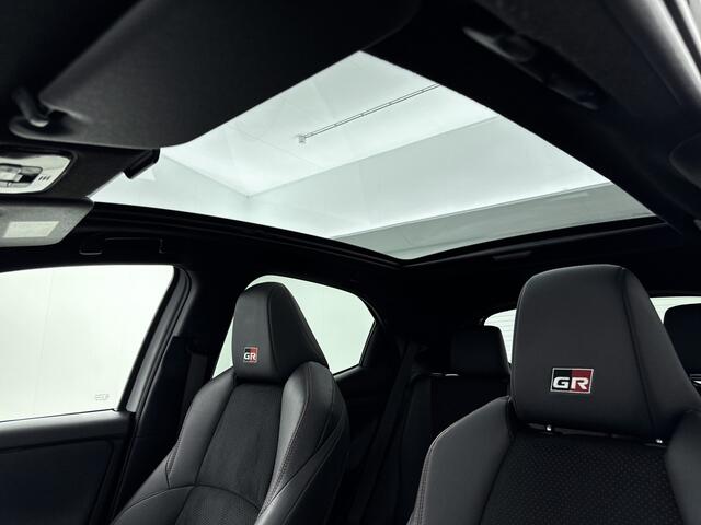 Toyota YARIS 1.5 Hybrid GR Sport Limited | HUD | Dodehoekdetectie | 18'' Lichtmetalen Velgen | Panoramadak |