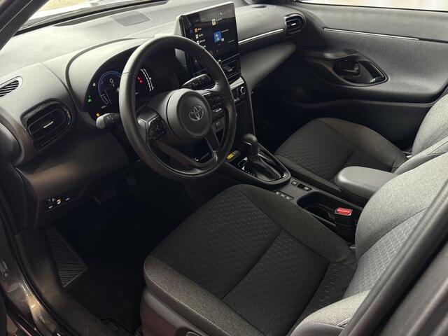 Toyota YARIS Cross 1.5 HYBRID DYNAMIC CAMERA LED ZWARTE HEMEL STOEL/STUUR VERW. 17''LMV KEYLESS