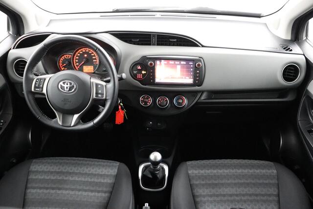 Toyota YARIS 1.3 VVT-i Aspiration | Airco | Cruise control | Achteruitrijcamera | All Season banden |