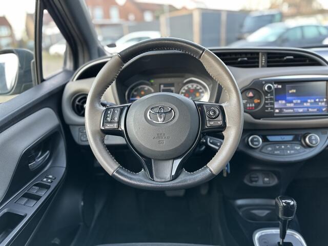 Toyota YARIS 1.5 Hyb. Bi-Tone Aut*5DR*Camera*LED*CLIMA*STOELVW*MF STUUR
