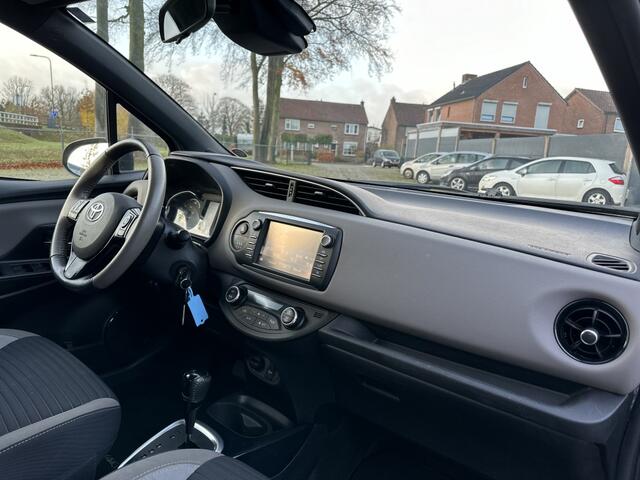 Toyota YARIS 1.5 Hyb. Bi-Tone Aut*5DR*Camera*LED*CLIMA*STOELVW*MF STUUR
